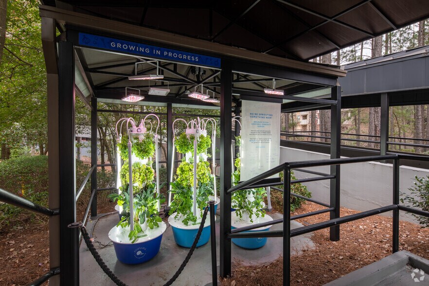 More Photos Of 1040 Crown Pointe Pkwy, Atlanta Unknown For Sale