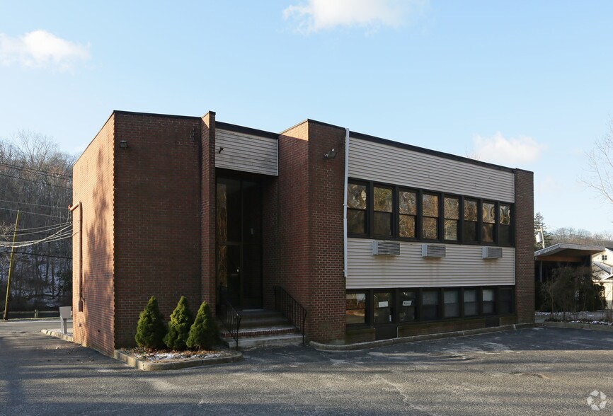 More Photos Of 2042 N Country Rd, Wading River Office For Lease