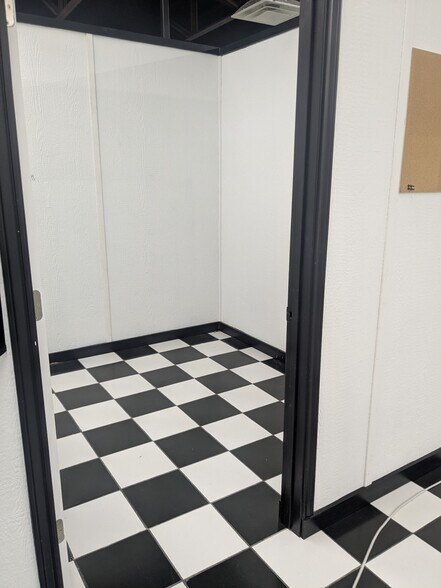 More Photos Of 717 Walnut St, Columbus Storefront Retail Office For Sale