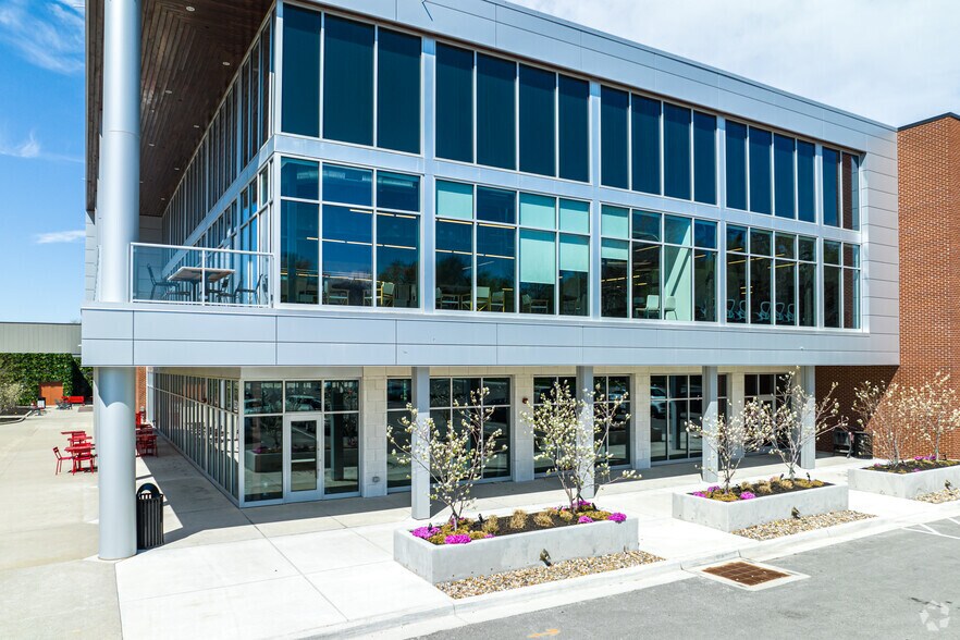 More Photos Of 3600-3840 W 95th St, Leawood Unknown For Lease