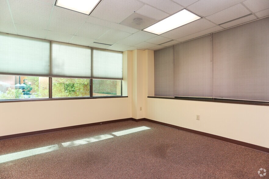 More Photos Of 3541 Randolph Rd, Charlotte Unknown For Lease