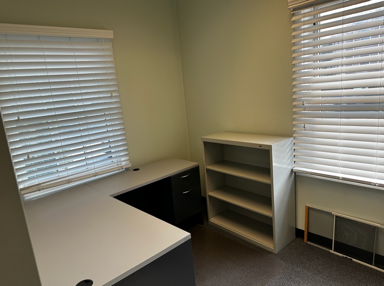 More Photos Of 204 Warren Ave, Ho-Ho-Kus Freestanding For Lease