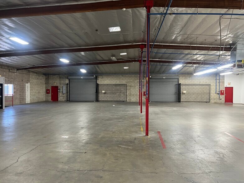 More Photos Of 13222-13226 Saticoy St, North Hollywood Warehouse For Lease