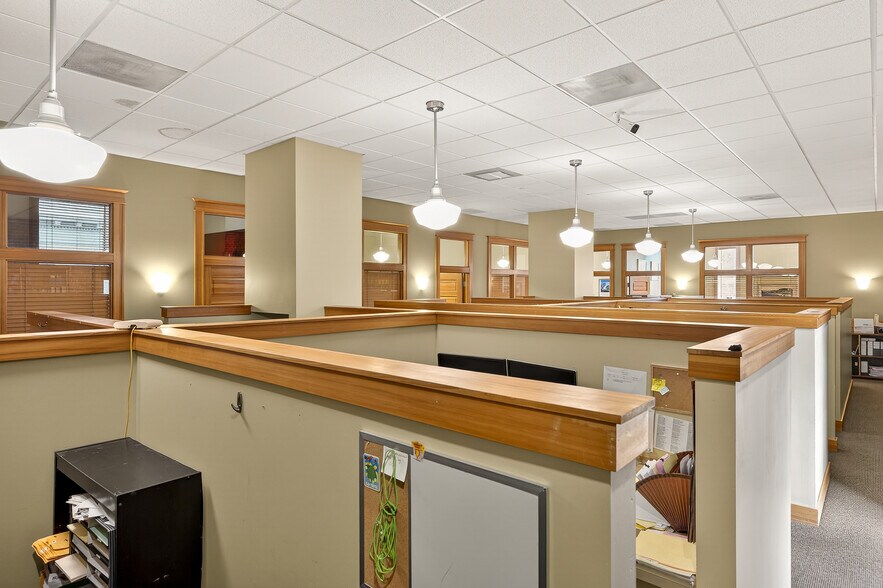 More Photos Of 700 E 1st St, Newberg Storefront Retail Residential For Sale