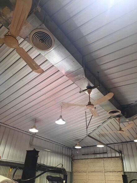 More Photos Of 1124 E Houston Ave, Crockett Freestanding For Sale