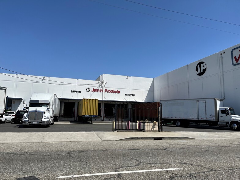 Primary Photo Of 4177-4199 Bandini Blvd, Los Angeles Showroom For Lease