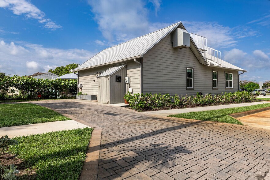 More Photos Of 1766 14th Ave, Vero Beach Restaurant For Sale