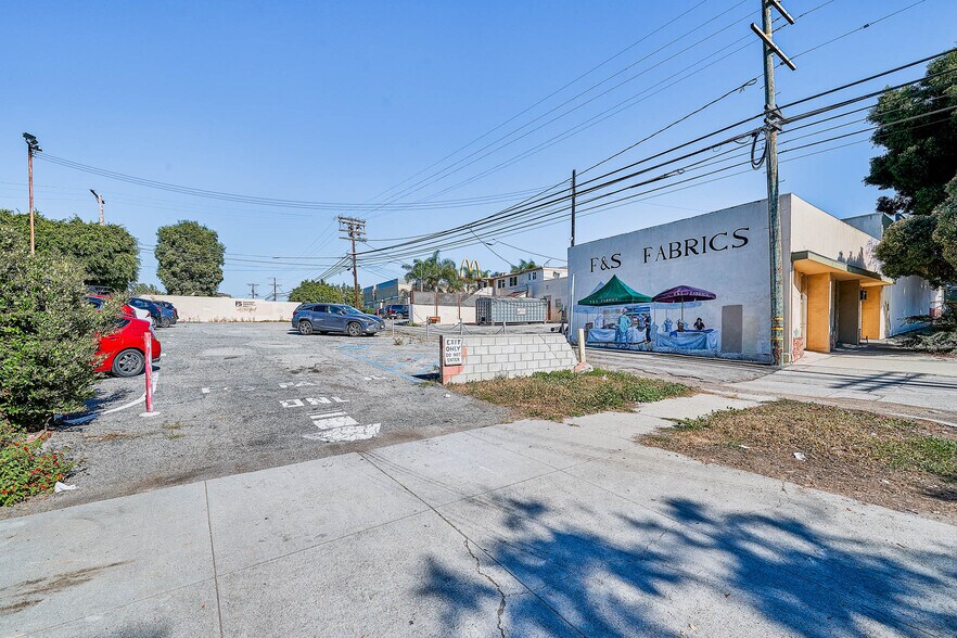 More Photos Of 10627 W Pico Blvd, Los Angeles Freestanding For Lease