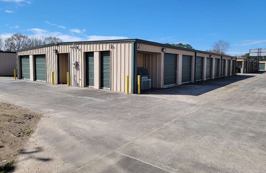More Photos Of 106 Elizabeth Dr, Saint Martinville Self Storage For Sale