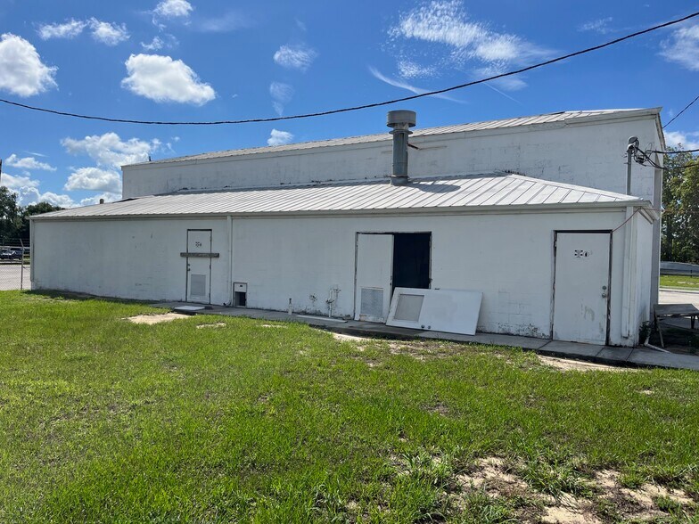 More Photos Of 523 Pear St, Sebring Warehouse For Sale