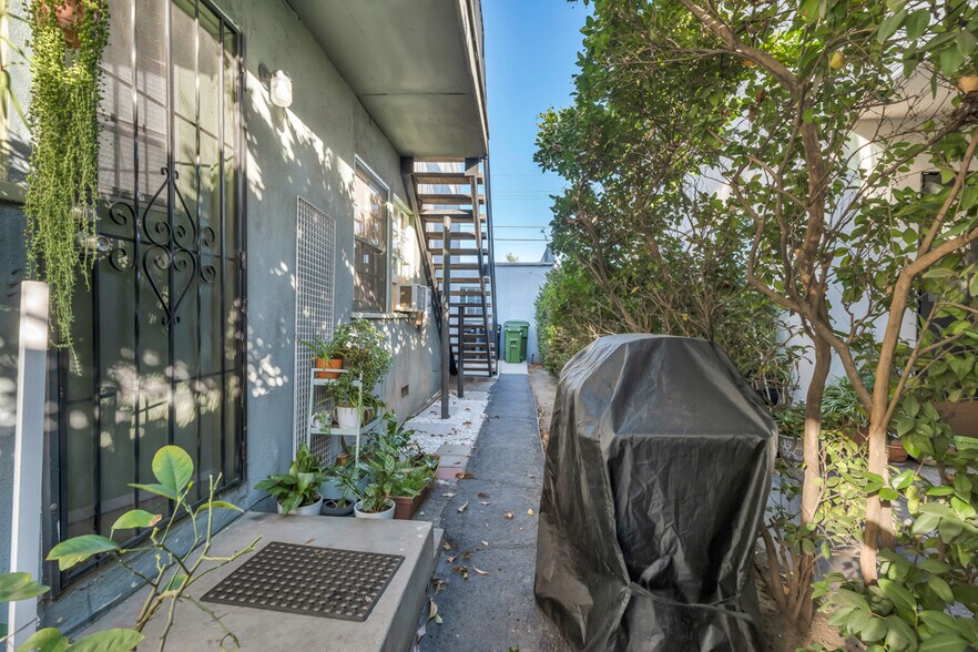 More Photos Of 6308 Coldwater Canyon Ave, North Hollywood Apartments For Sale