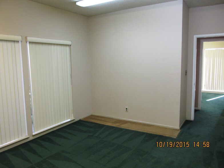 More Photos Of 6617 Madison Ave, Carmichael Office For Lease