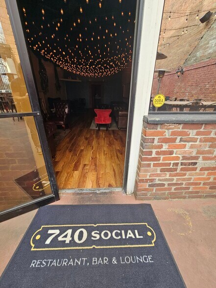 More Photos Of 181 Front St, Marietta Restaurant For Lease