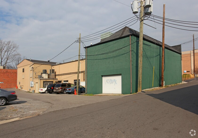 More Photos Of 1913-1919 Oxmoor Rd, Birmingham Storefront For Lease