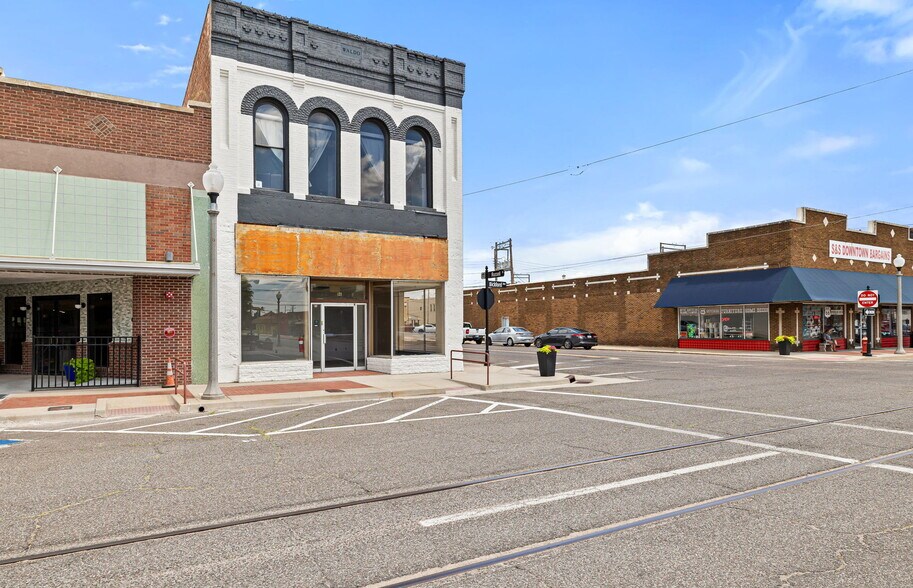 More Photos Of 121 S Bickford Ave, El Reno Storefront For Lease
