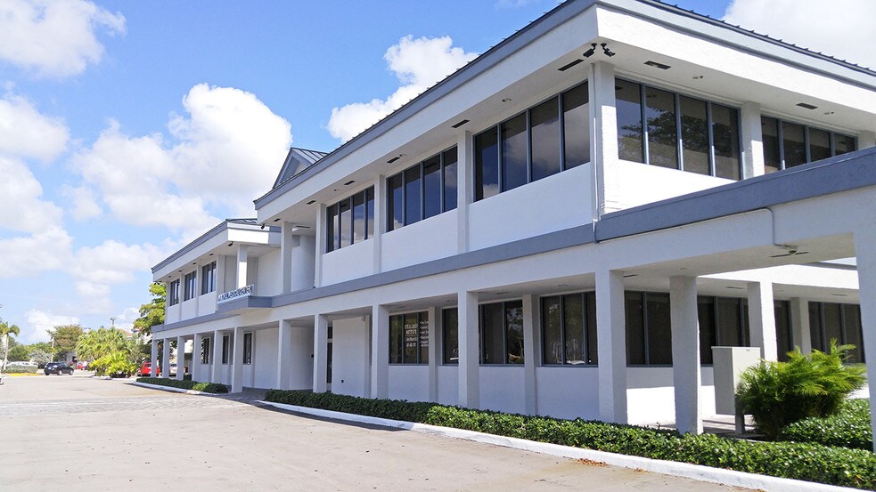 Primary Photo Of 9250 Glades Rd, Boca Raton Medical For Lease