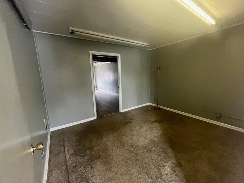 More Photos Of 407 N Main St, Valentine Loft Creative Space For Sale