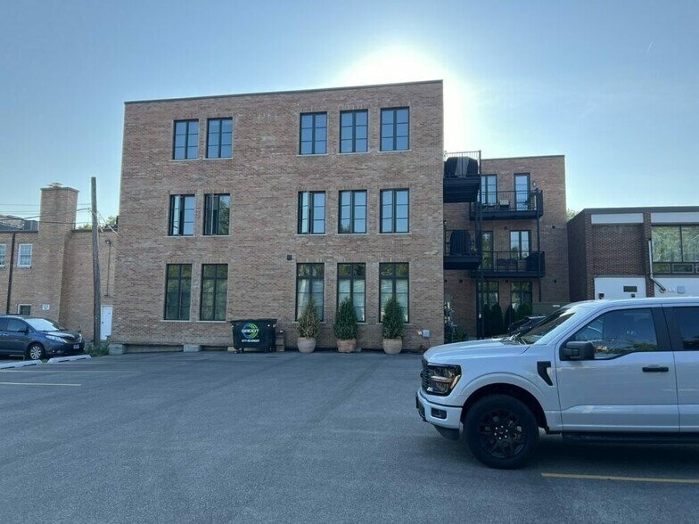 More Photos Of 1401 N Western Ave, Lake Forest Apartments For Sale