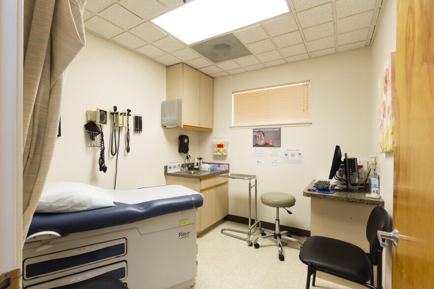 More Photos Of 3111 Professional Dr, Auburn Medical For Sale