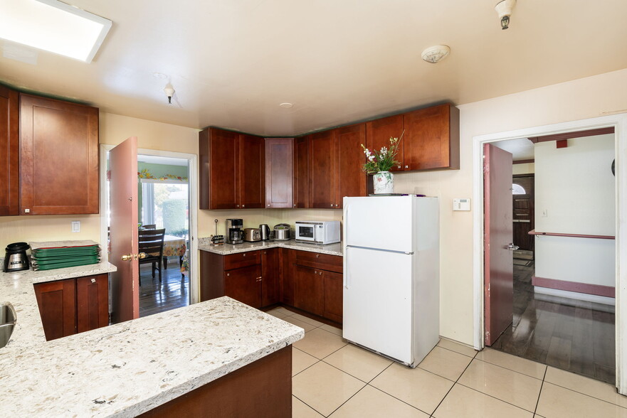 More Photos Of 18905 Standish Ave, Hayward Assisted Living For Sale