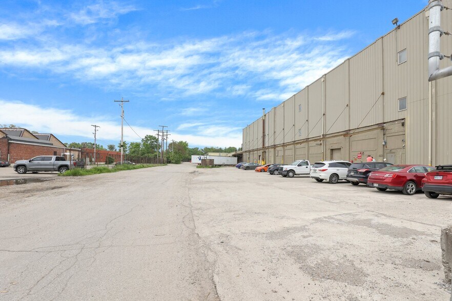 More Photos Of 521 Marion Rd, Columbus Warehouse For Sale