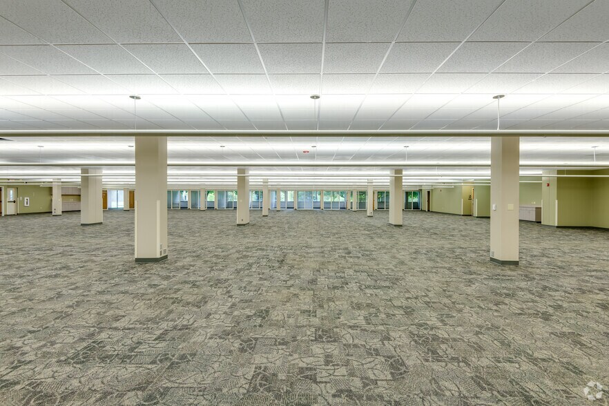 More Photos Of 1451 McMahon Dr, Neenah Office For Sale