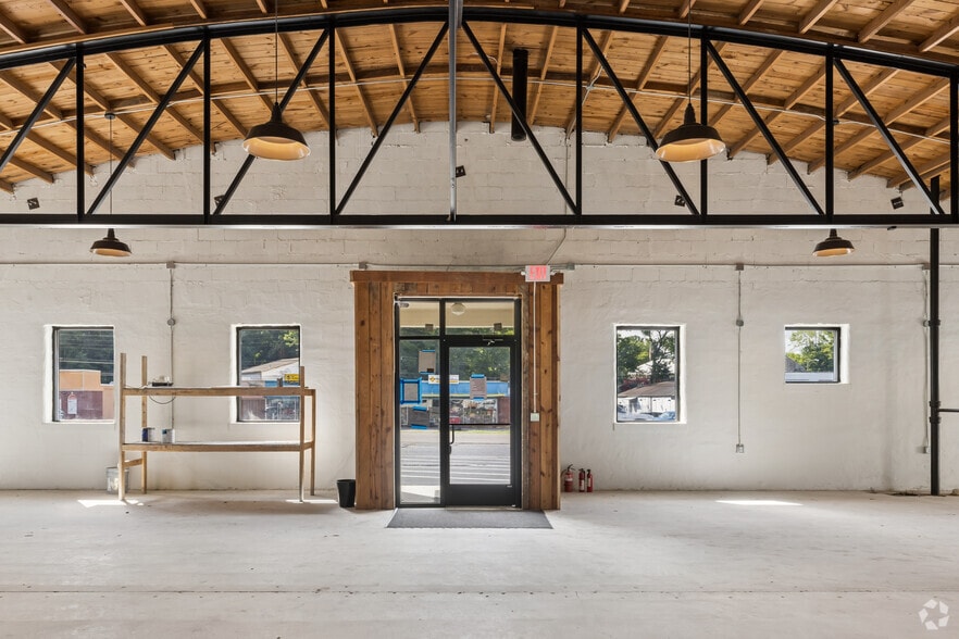 More Photos Of 111 Nashville Hwy N, Columbia Freestanding For Lease