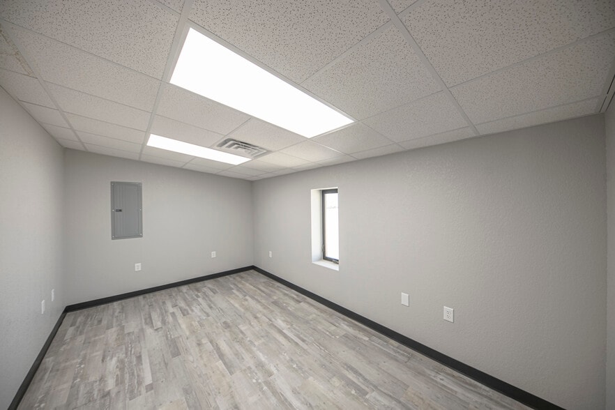 More Photos Of 16571 W Basin S, Odessa Warehouse For Sale