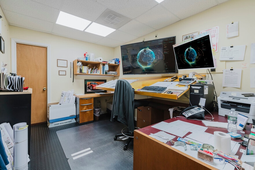 More Photos Of 11 Front St, Weymouth Office For Lease