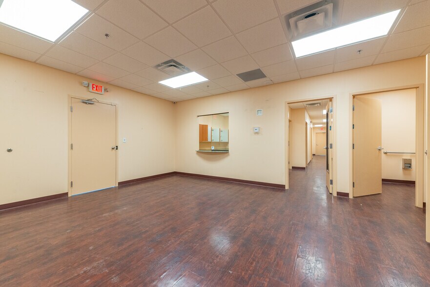 More Photos Of 800-840 Mercy Dr, Orlando Medical For Lease