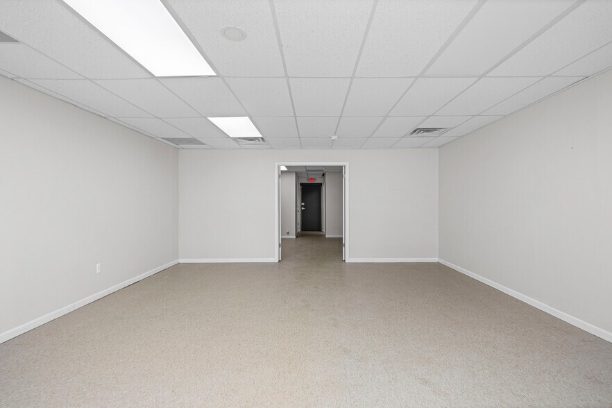 More Photos Of 35628 Jefferson Ave, Harrison Township Medical For Lease