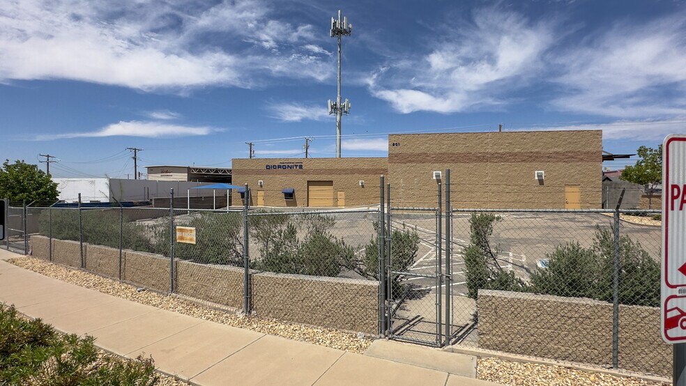 More Photos Of 801 Pendale Rd, El Paso Distribution For Sale