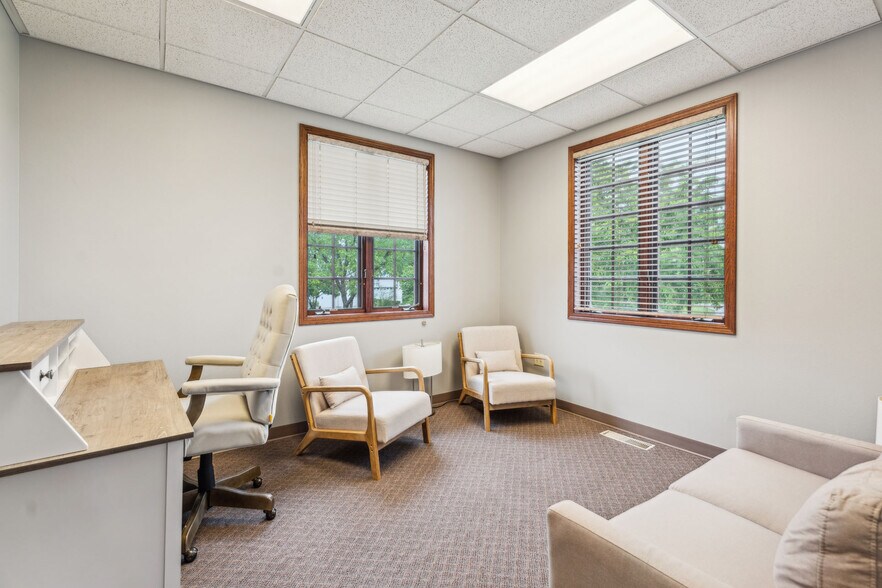 More Photos Of 952 S Park Ave, Fond Du Lac Medical For Sale