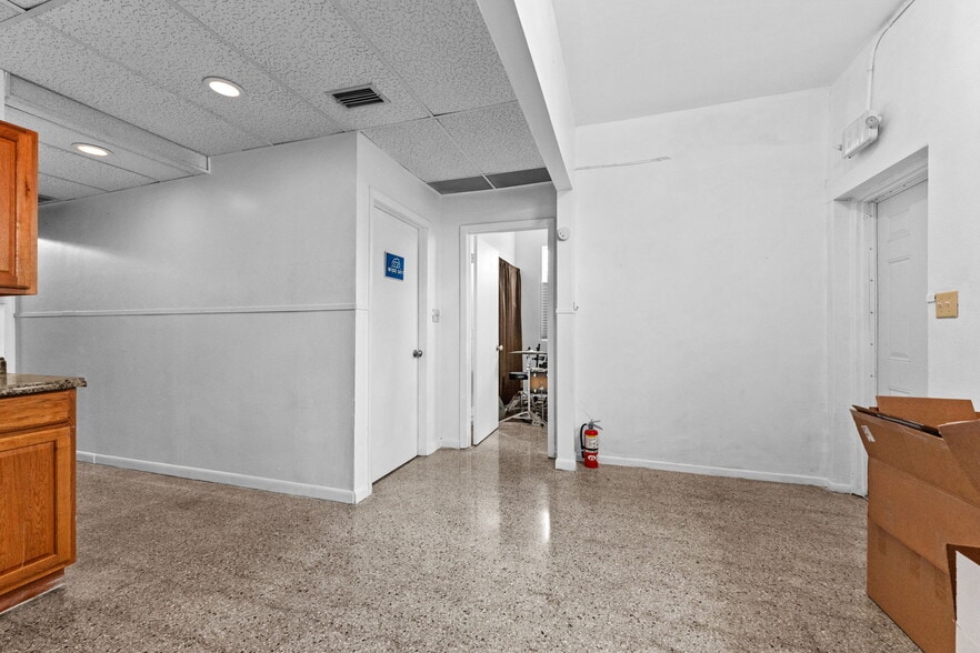 More Photos Of 701 49th St S, Gulfport Freestanding For Sale