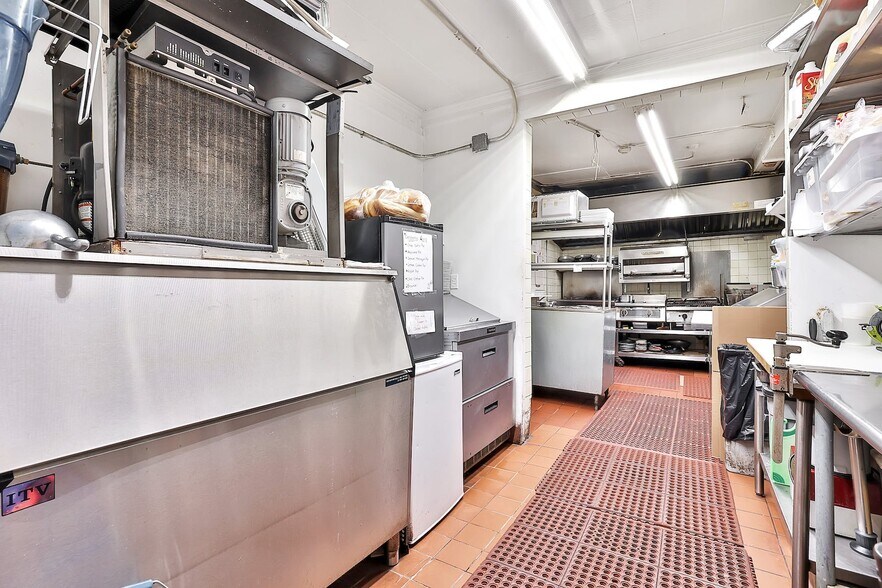 More Photos Of 33-35 W Central Ave, Pearl River Restaurant For Lease