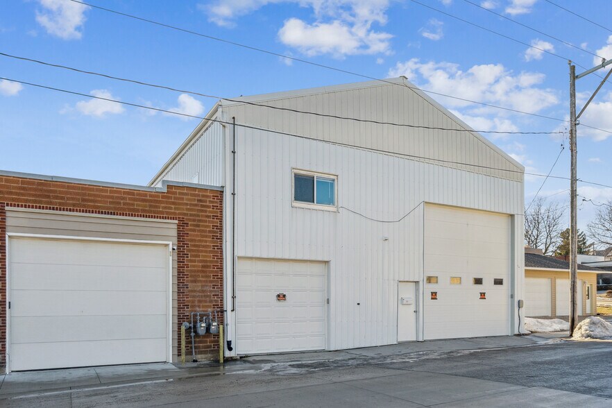 More Photos Of 106 1st Ave NW, Waukon Flex For Sale