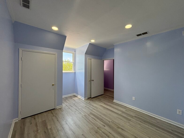 More Photos Of 1365 Westgate Center Dr, Winston-Salem Office For Sale