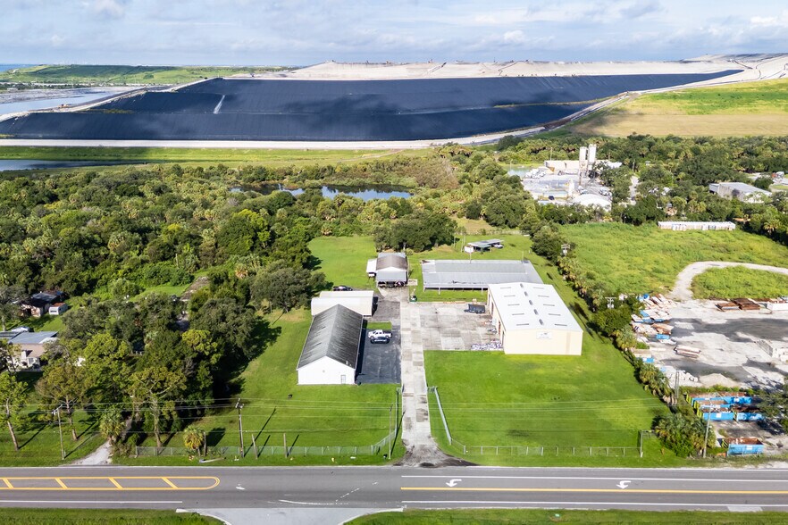 More Photos Of 6901 S 78th St, Riverview Warehouse For Lease