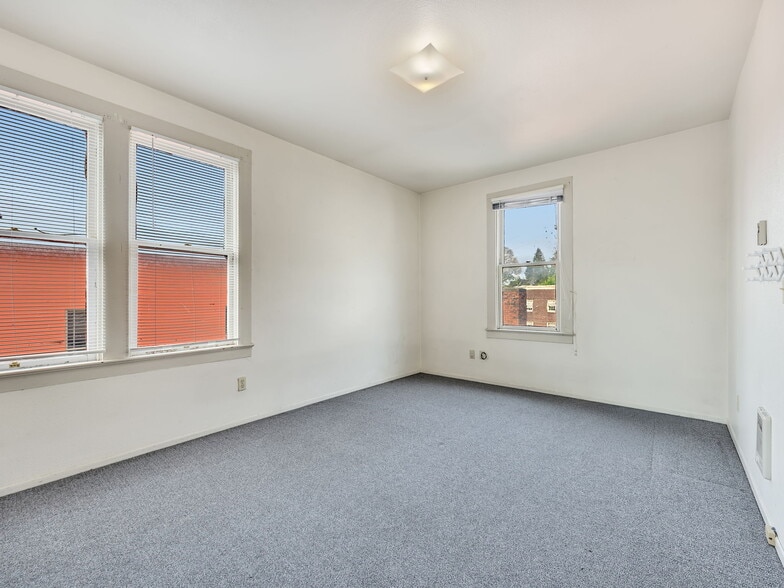 More Photos Of 1178 Franklin Ave, Astoria Office For Sale