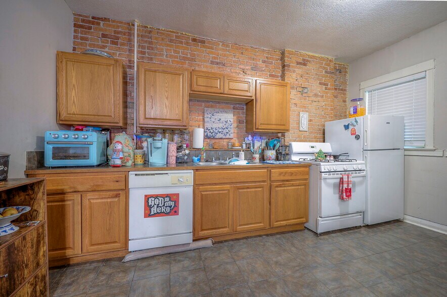 More Photos Of 1017 W 39th St, Kansas City Apartments For Sale