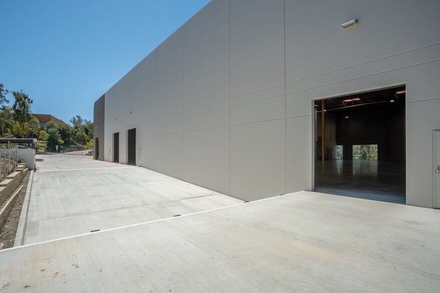 More Photos Of 2515 Birch St, Vista Warehouse For Lease
