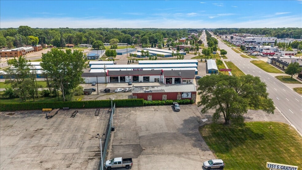 More Photos Of 1357 S Gratiot Ave, Clinton Township Showroom For Sale