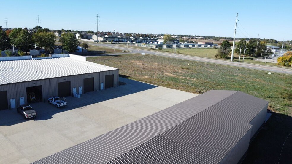 More Photos Of 920-920 E Warren St, Gardner Light Distribution For Lease