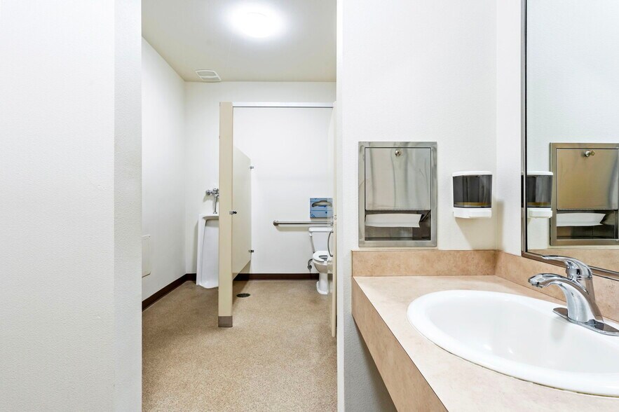 More Photos Of 421 C St, Washougal Warehouse For Sale