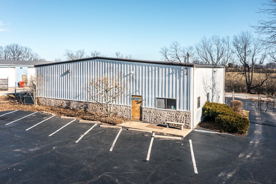 More Photos Of 136 Eisenhour Ct, Nicholasville Warehouse For Lease