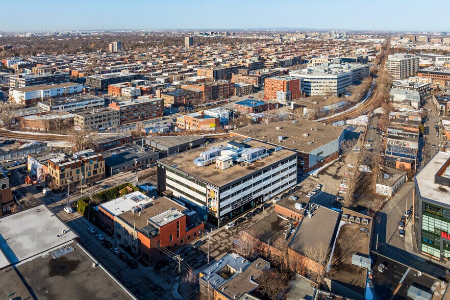 More Photos Of 6750 Av de l'Esplanade, Montréal Office For Lease