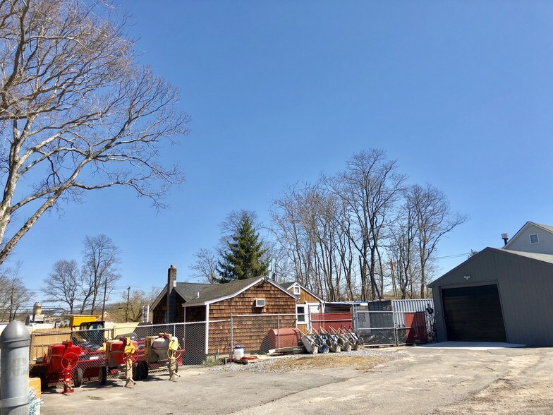 More Photos Of 96-122 Railroad Ave, Center Moriches Freestanding For Sale