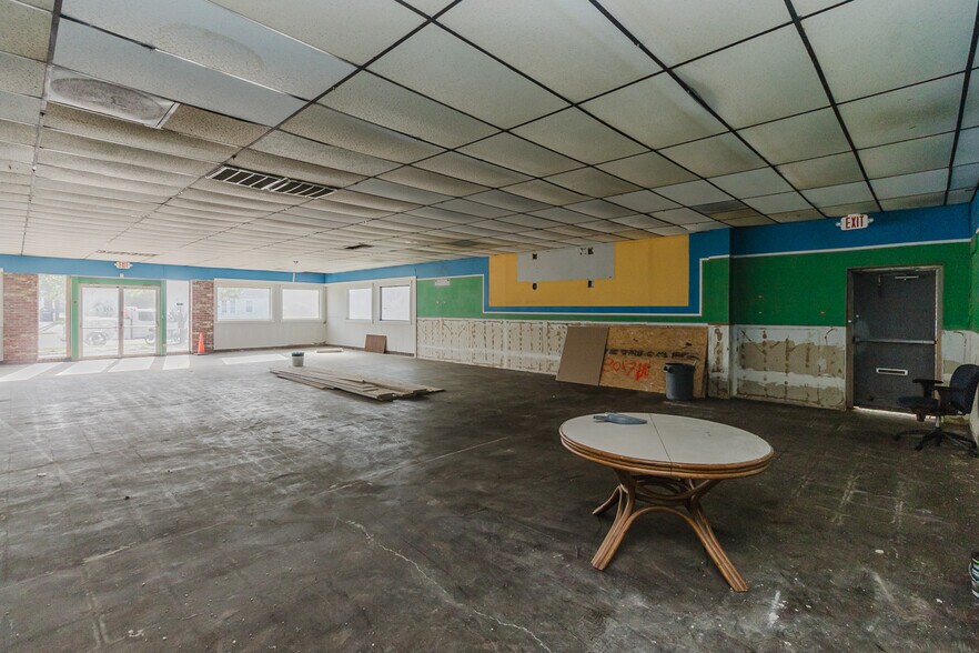 More Photos Of 1015 S Meridian Ave, Wichita Auto Repair For Sale