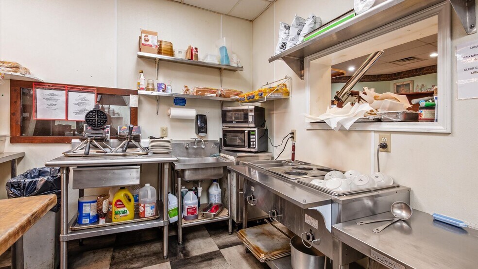 More Photos Of 2000 E Wheeling Ave, Cambridge Storefront For Sale