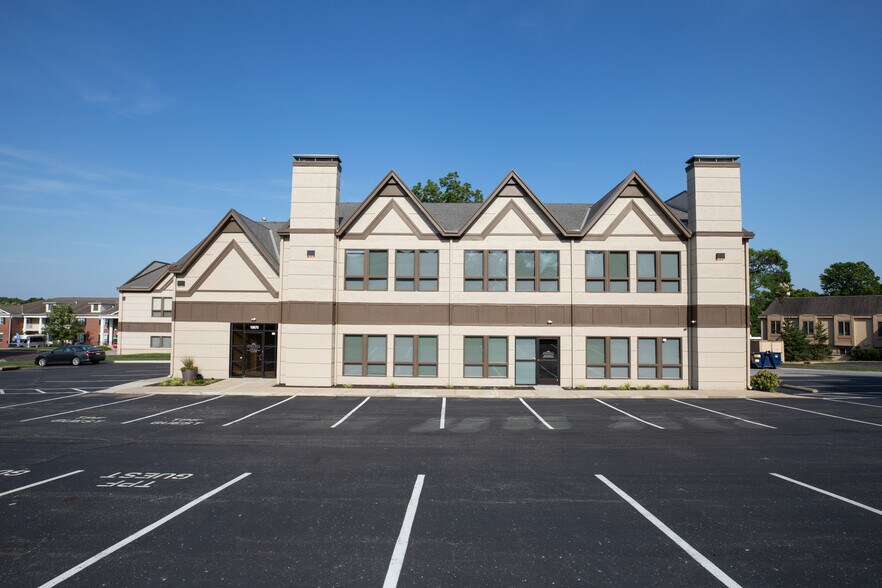More Photos Of 10670 Barkley St, Overland Park Office For Sale